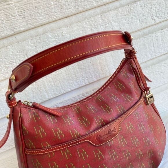 DOONEY & BOURKE Limited Edition 1975 Hobo Red Shoulder Bag Signature - Picture 4 of 11